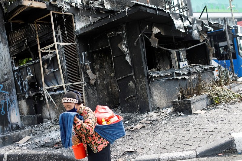 2020-10-09T072733Z_2_LYNXMPEG980BV_RTROPTP_4_INDONESIA-ECONOMY-PROTESTS.JPG