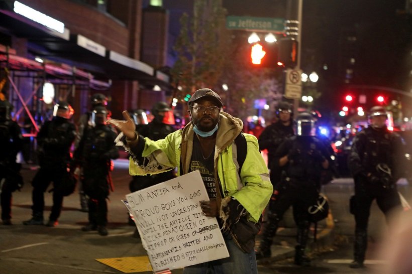 2020-10-09T111143Z_1_LYNXMPEG980OR_RTROPTP_4_USA-ELECTION-VIOLENCE.JPG