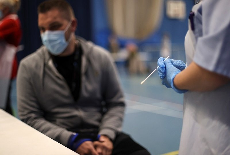 2020-10-10T225011Z_1_LYNXMPEG990L2_RTROPTP_4_HEALTH-CORONAVIRUS-BRITAIN.JPG