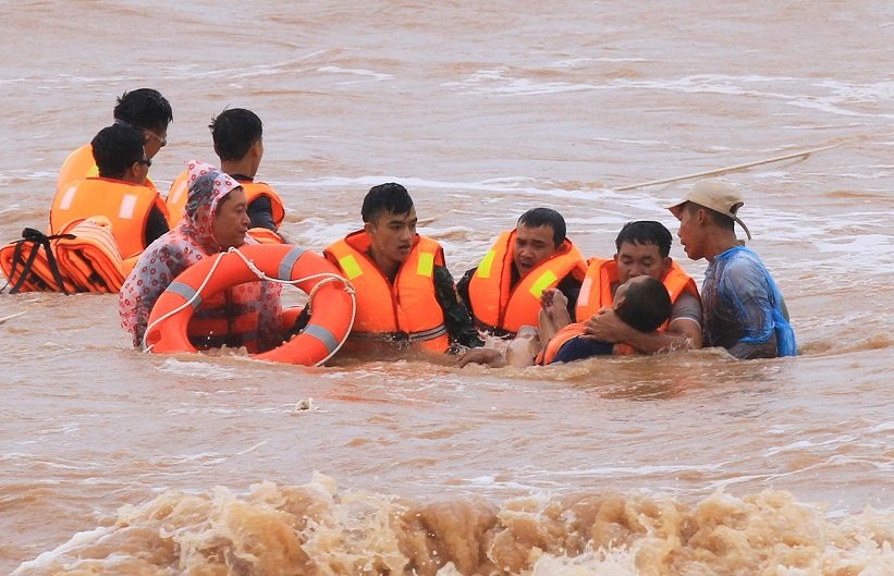 2020-10-11T161900Z_3_LYNXMPEG9A0FG_RTROPTP_4_VIETNAM-FLOODS.JPG