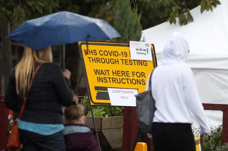 2020-10-12T020057Z_1_LYNXMPEG9B02G_RTROPTP_4_HEALTH-CORONAVIRUS-BRITAIN.JPG
