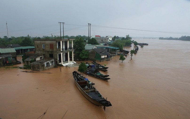 2020-10-13T072132Z_1_LYNXMPEG9C0GA_RTROPTP_4_VIETNAM-FLOODS.JPG