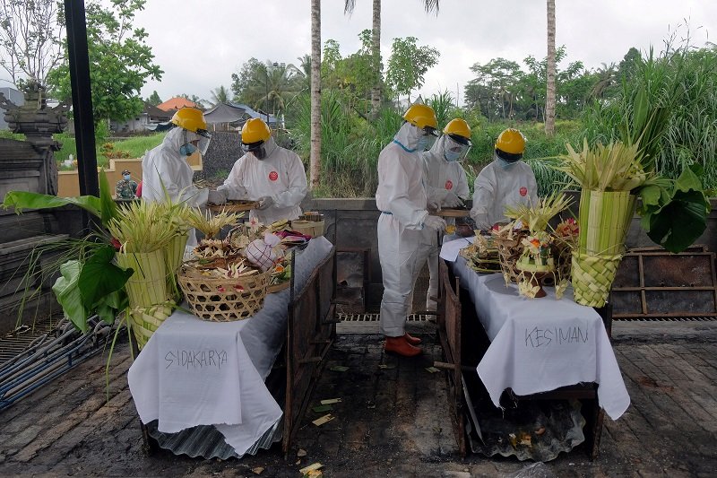 2020-10-15T084812Z_1_LYNXMPEG9E0LP_RTROPTP_4_HEALTH-CORONAVIRUS-INDONESIA.JPG