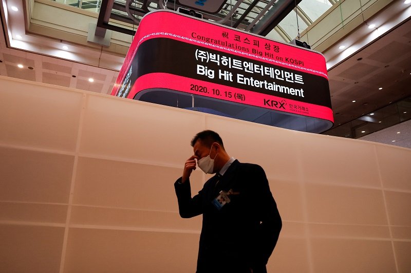 2020-10-16T055651Z_1_LYNXMPEG9F0ER_RTROPTP_4_BTS-BIG-HIT-IPO.JPG