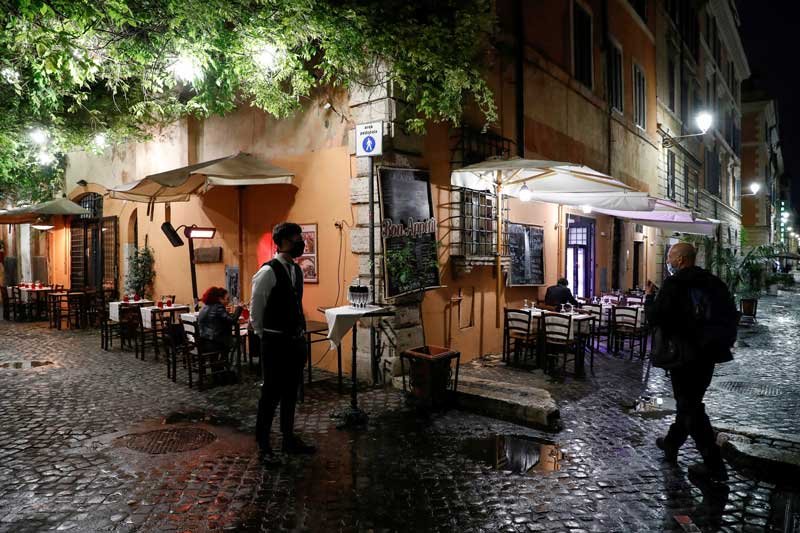 2020-10-18T202832Z_2_LYNXMPEG9H0F9_RTROPTP_4_ITALY-BUDGET.JPG