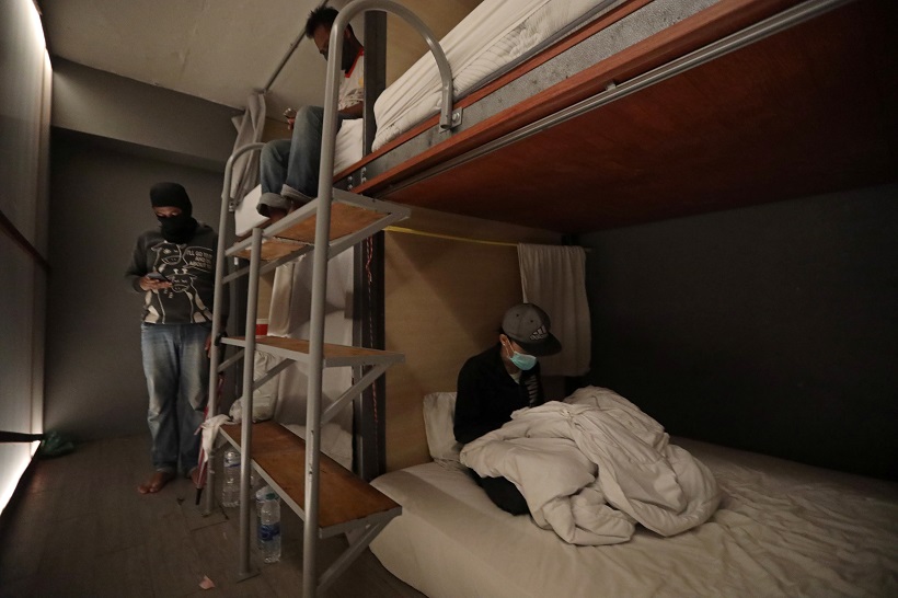 2020-10-22T083133Z_1_LYNXMPEG9L0KT_RTROPTP_4_THAILAND-PROTESTS-HOSTEL.JPG