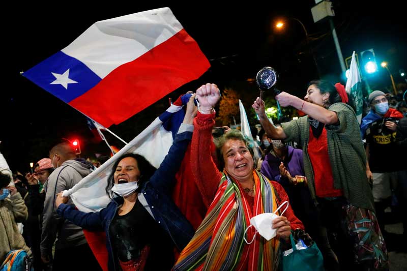 2020-10-26T022241Z_1_LYNXMPEG9P03I_RTROPTP_4_CHILE-CONSTITUTION.JPG