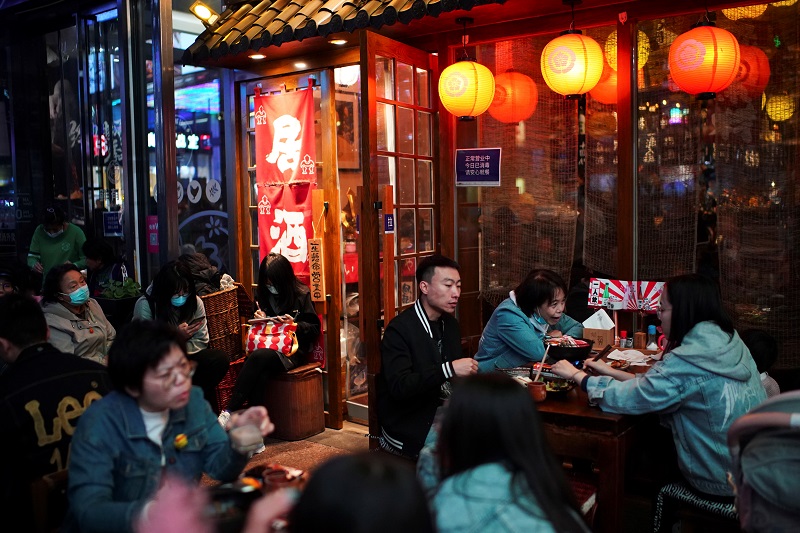 2020-10-26T053615Z_2_LYNXMPEG9P0A6_RTROPTP_4_CHINA-ECONOMY-CONSUMPTION.JPG