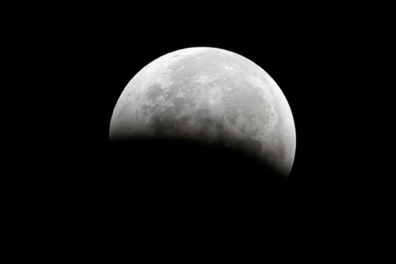 2020-10-26T160551Z_2_LYNXMPEG9P1CN_RTROPTP_4_SPACE-EXPLORATION-MOON.JPG
