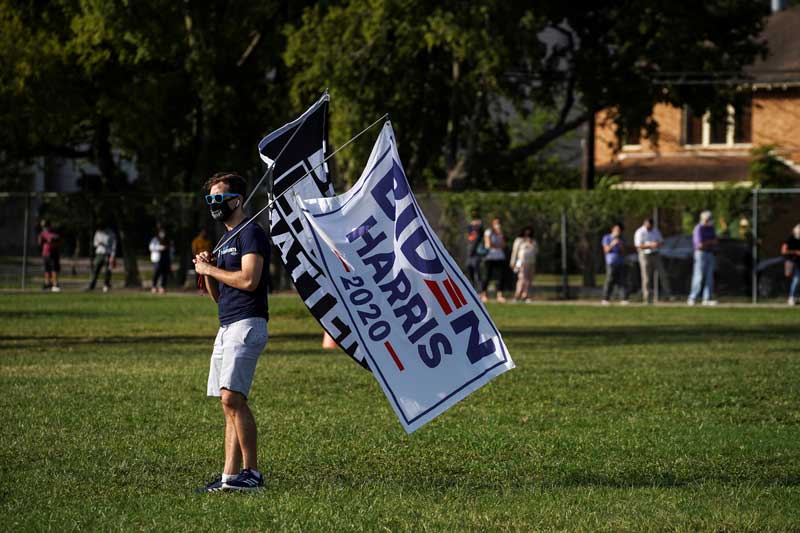 2020-10-28T162744Z_4_LYNXMPEG9R0XE_RTROPTP_4_USA-ELECTION-TEXAS.JPG