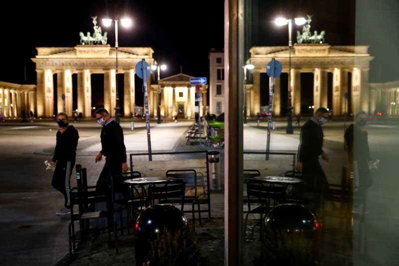 2020-10-28T204818Z_1_LYNXMPEG9R1V3_RTROPTP_4_HEALTH-CORONAVIRUS-GERMANY-RESTRICTIONS.JPG