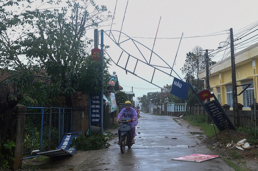 2020-10-29T041938Z_3_LYNXMPEG9S056_RTROPTP_4_ASIA-STORM-VIETNAM.JPG
