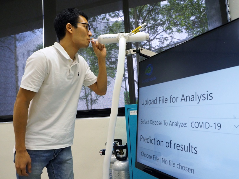 2020-10-29T091347Z_1_LYNXMPEG9S0PP_RTROPTP_4_HEALTH-CORONAVIRUS-SINGAPORE-BREATHALYSER.JPG