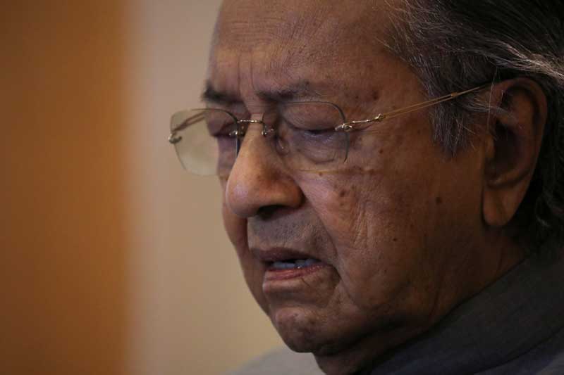 2020-10-30T023553Z_4_LYNXMPEG9S1E1_RTROPTP_4_MALAYSIA-POLITICS.JPG