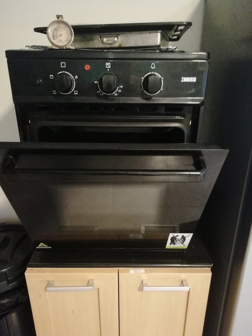 363080525_Oven1.thumb.jpg.86fb58d5c2442e7dce135d032cb8a76f.jpg