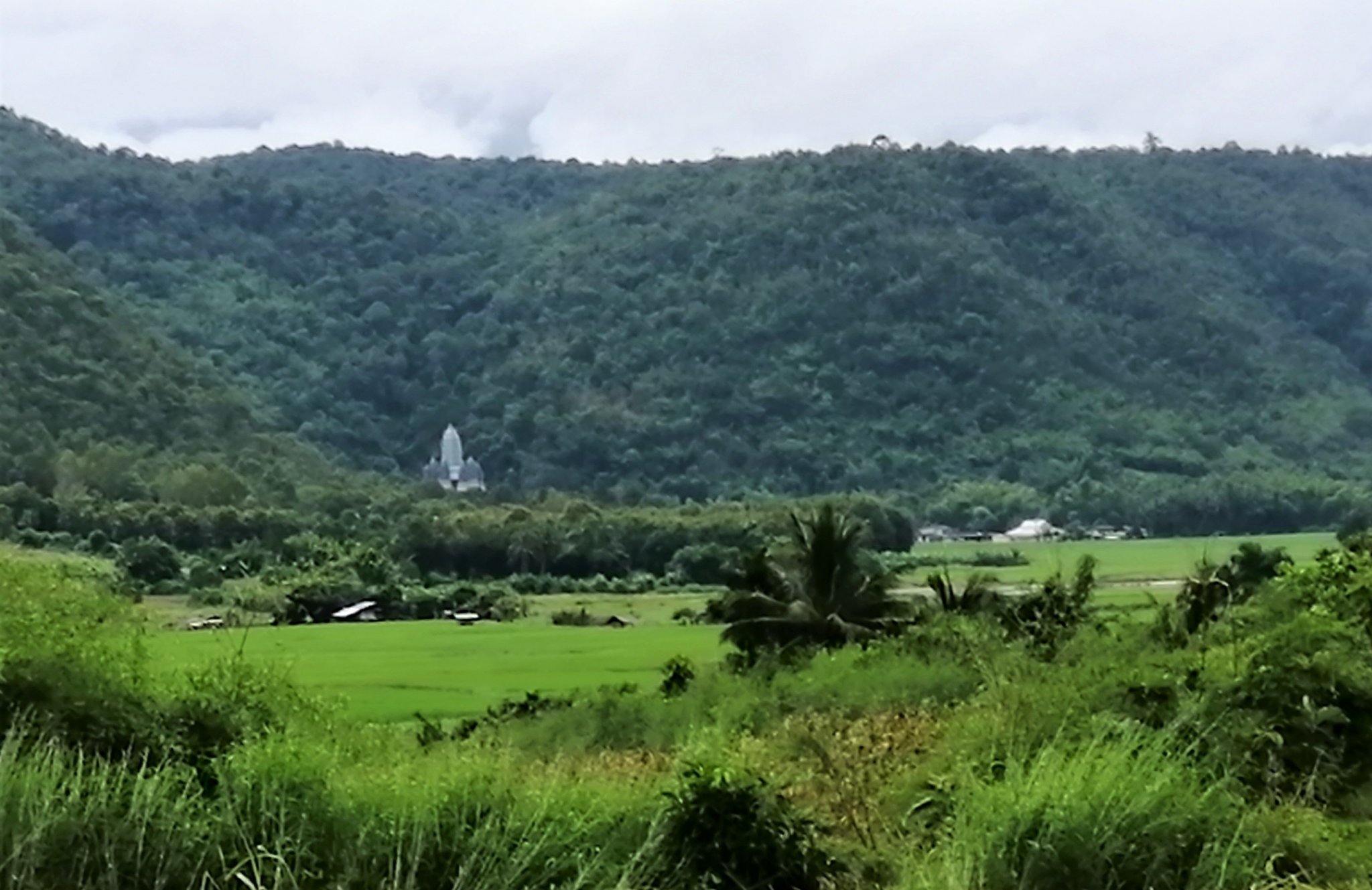 Temple in valley - Loei.jpg