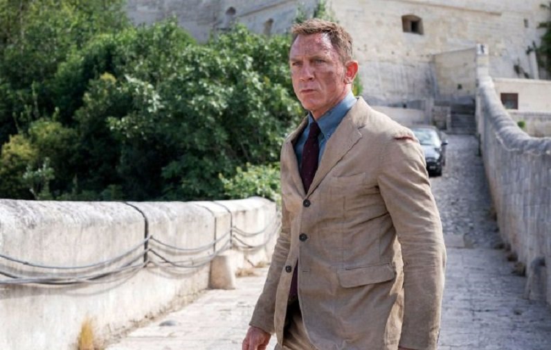 daniel-craig-notimetodie-bond-2000x1270-1-696x442.jpg