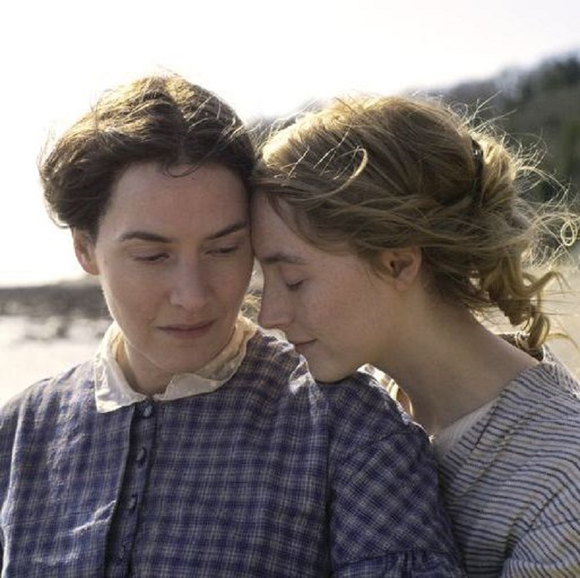 kate-winslet-and-saoirse-ronan-ammonite-1598518113.jpg
