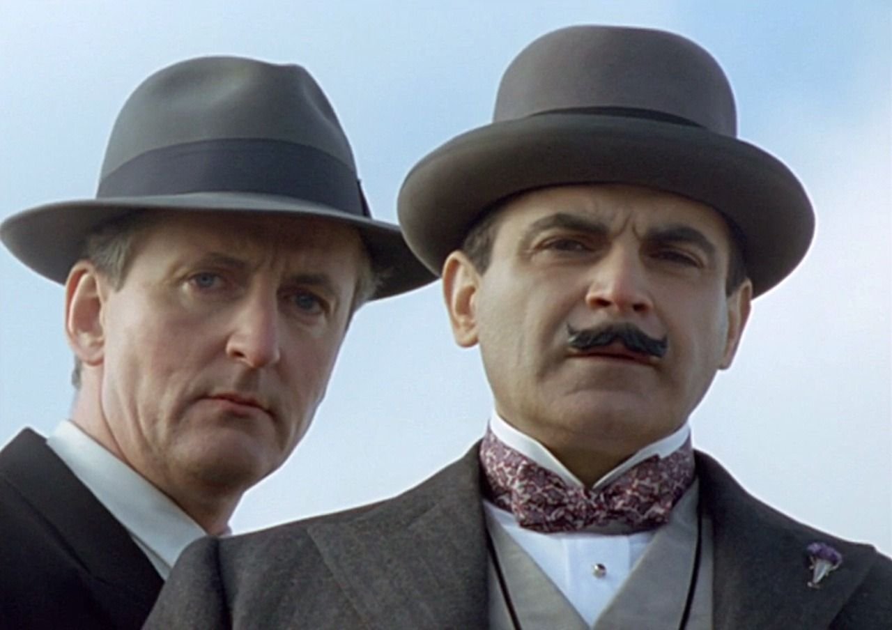poirot.jpg.f7bd9d83757eb410ccc2a05a501a941c.jpg