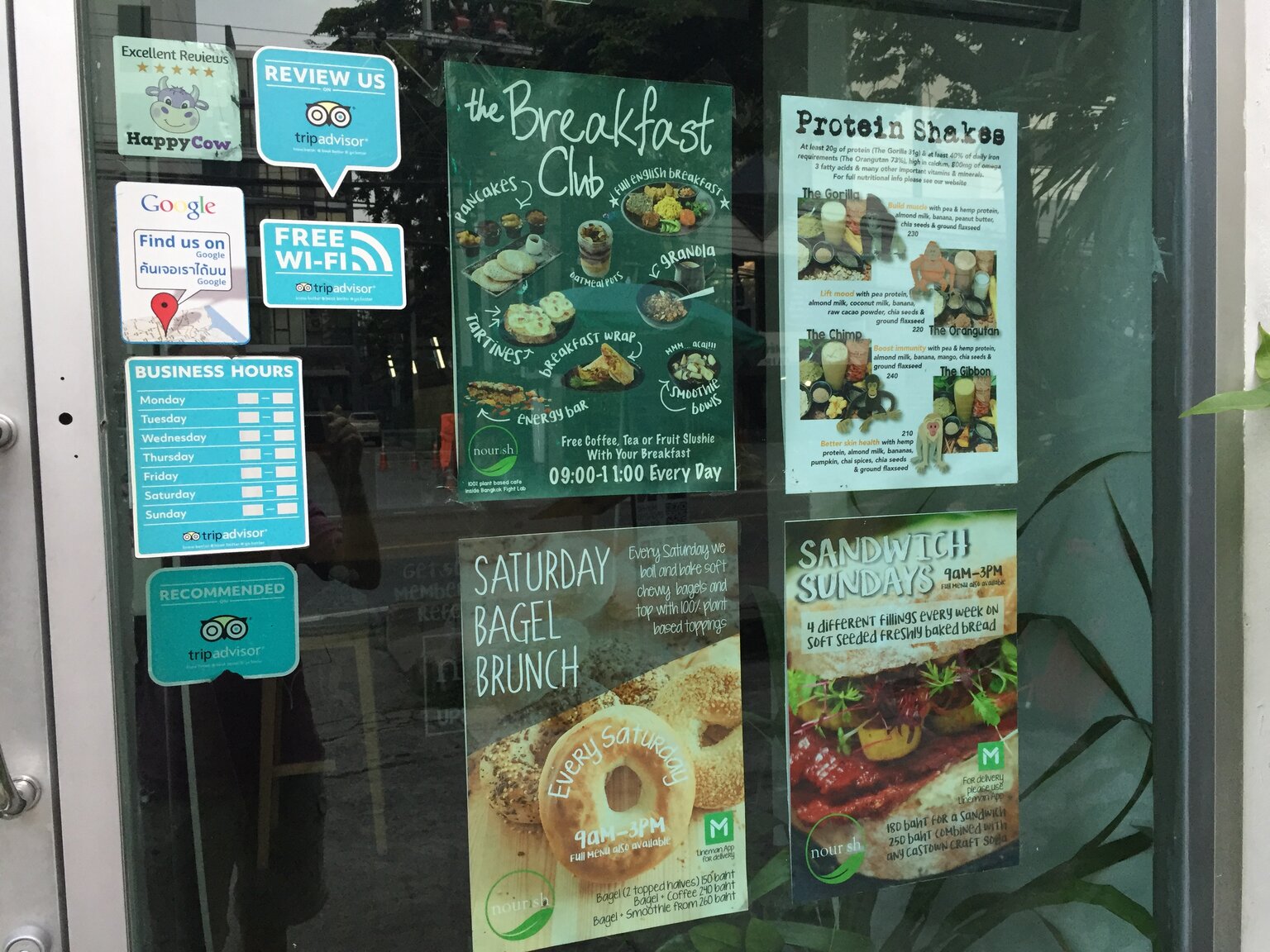Nourish Cafe Soi 50-2.jpg