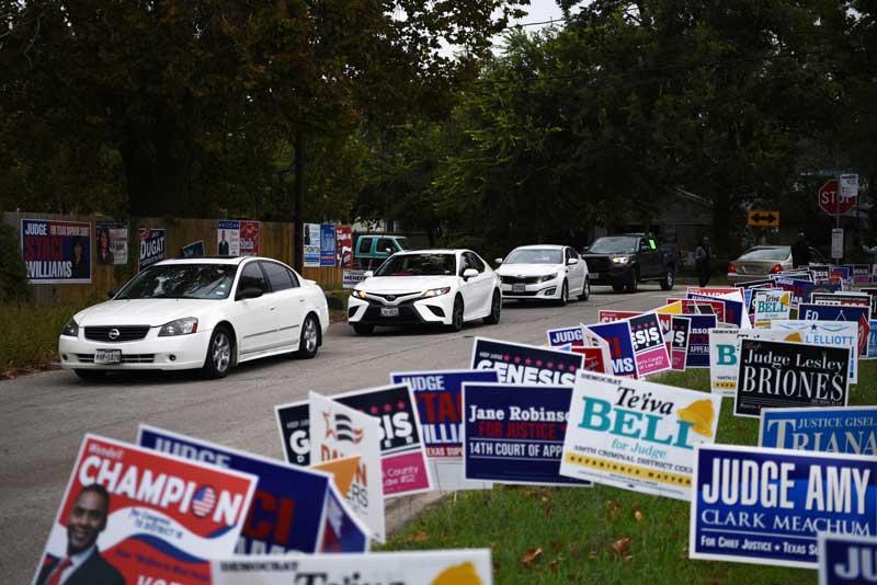 2020-11-01T194947Z_1_LYNXMPEGA019W_RTROPTP_4_USA-ELECTION-TEXAS.JPG