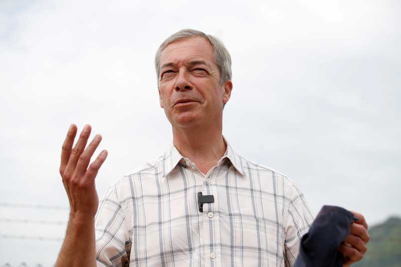 2020-11-01T224310Z_1_LYNXMPEGA01DJ_RTROPTP_4_HEALTH-CORONAVIRUS-BRITAIN-FARAGE.JPG