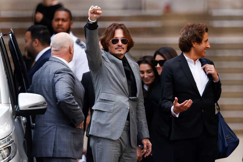 2020-11-01T230934Z_1_LYNXMPEGA01DZ_RTROPTP_4_BRITAIN-PEOPLE-DEPP.JPG