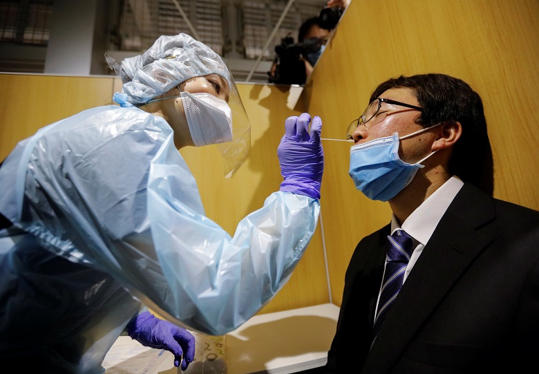 2020-11-02T061831Z_2_LYNXMPEGA107M_RTROPTP_4_HEALTH-CORONAVIRUS-JAPAN.JPG