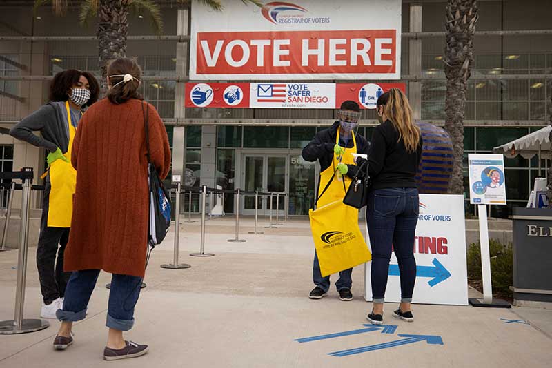 2020-11-03T185412Z_1_LYNXMPEGA21KA_RTROPTP_4_USA-ELECTION-VOTE.JPG