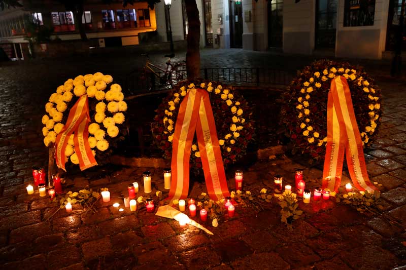 2020-11-03T212947Z_1_LYNXMPEGA21QY_RTROPTP_4_AUSTRIA-ATTACK.JPG