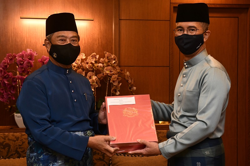 2020-11-06T101322Z_1_LYNXMPEGA50PO_RTROPTP_4_MALAYSIA-ECONOMY-BUDGET.JPG