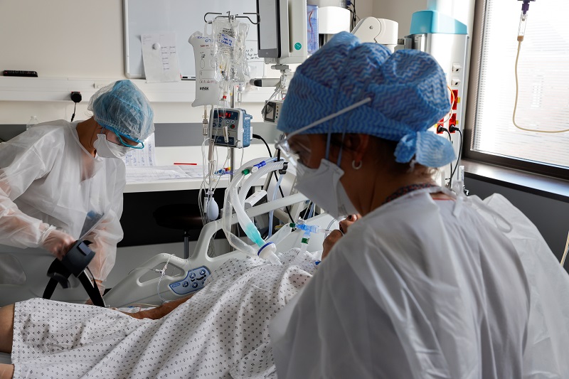 2020-11-06T183907Z_2_LYNXMPEGA51L6_RTROPTP_4_HEALTH-CORONAVIRUS-FRANCE-HOSPITAL.JPG