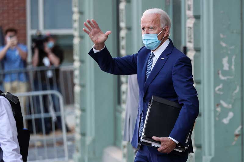 2020-11-10T032148Z_1_LYNXMPEGA908Q_RTROPTP_4_USA-ELECTION-BIDEN-CORONAVIRUS.JPG