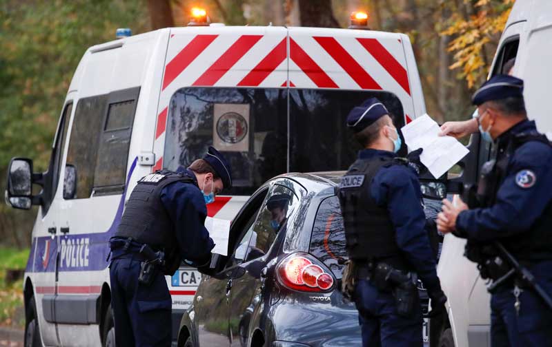 2020-11-15T194100Z_1_LYNXMPEGAE0JH_RTROPTP_4_HEALTH-CORONAVIRUS-PARIS-POLICE.JPG