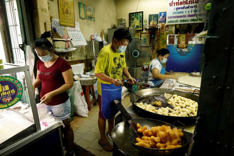 2020-11-16T030006Z_1_LYNXMPEGAF053_RTROPTP_4_HEALTH-CORONAVIRUS-THAILAND.JPG