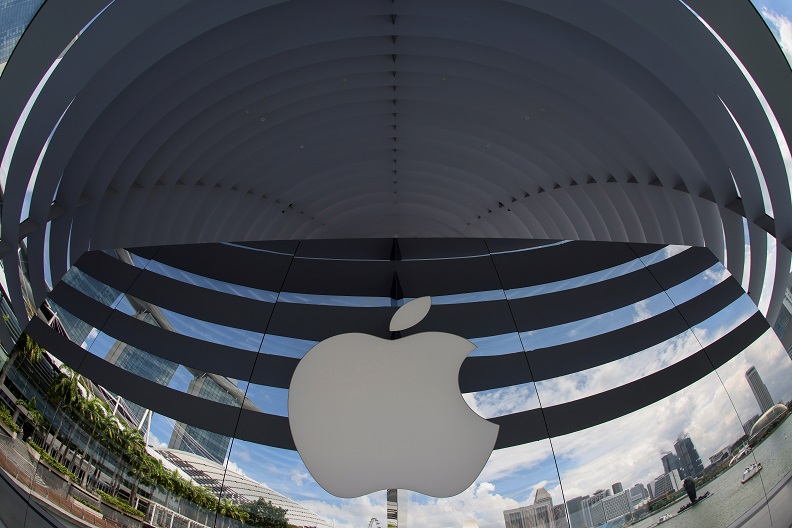 2020-11-16T060754Z_1_LYNXMPEGAF09T_RTROPTP_4_SINGAPORE-APPLE.JPG