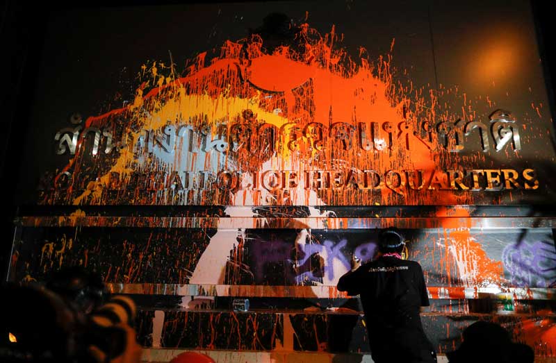 2020-11-18T125130Z_1_LYNXMPEGAH0YT_RTROPTP_4_THAILAND-PROTESTS.JPG