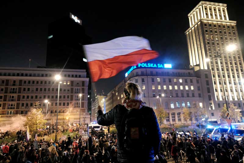 2020-11-18T215033Z_2_LYNXMPEGAH1QD_RTROPTP_4_POLAND-ABORTION.JPG