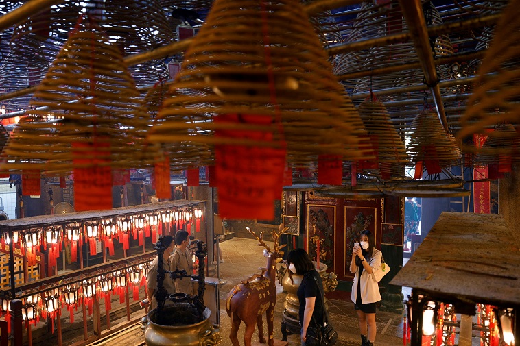 2020-11-20T040152Z_1_LYNXMPEGAJ05I_RTROPTP_4_HEALTH-CORONAVIRUS-HONGKONG-TOURISM.JPG