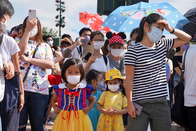 2020-11-20T093109Z_1_LYNXMPEGAJ0FG_RTROPTP_4_HEALTH-CORONAVIRUS-HONGKONG-DISNEYLAND.JPG