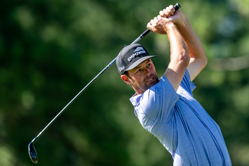 2020-11-20T232823Z_1_LYNXMPEGAJ1NI_RTROPTP_3_GOLF.JPG