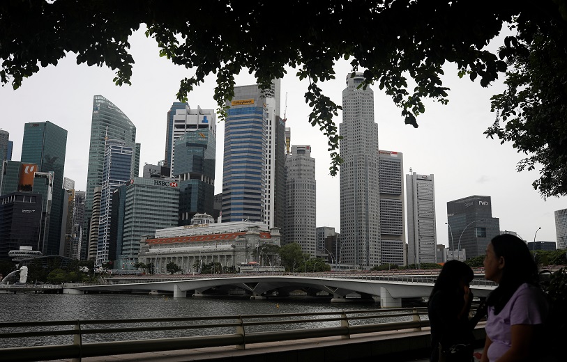 2020-11-23T000341Z_1_LYNXMPEGAM000_RTROPTP_4_SINGAPORE-ECONOMY-GDP.JPG