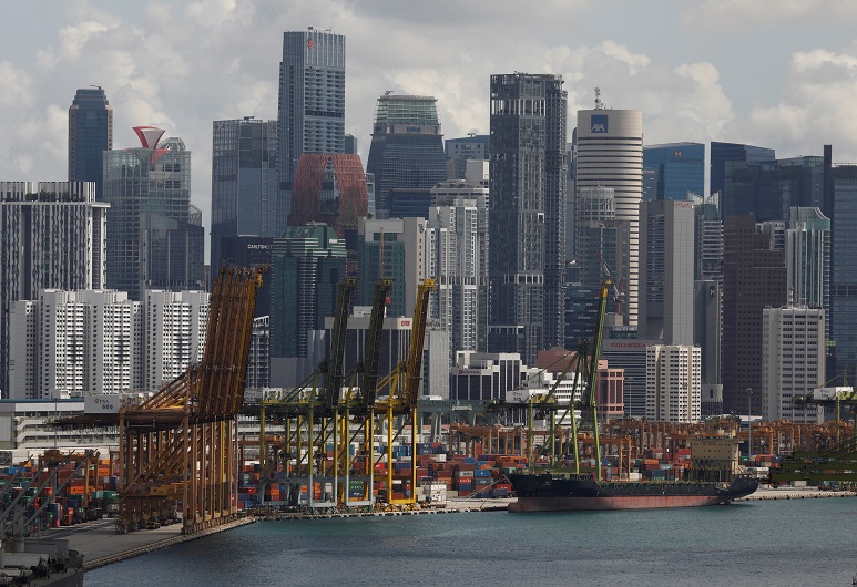 2020-11-25T050633Z_1_LYNXMPEGAO07I_RTROPTP_4_SINGAPORE-ECONOMY-GDP.JPG