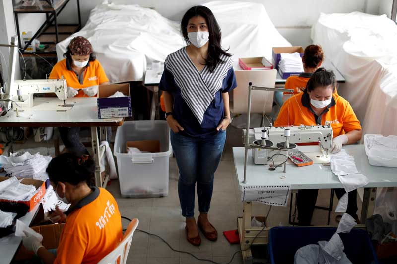 2020-11-27T034716Z_1_LYNXMPEGAQ03F_RTROPTP_4_HEALTH-CORONAVIRUS-THAILAND-JOB-CHANGES.JPG