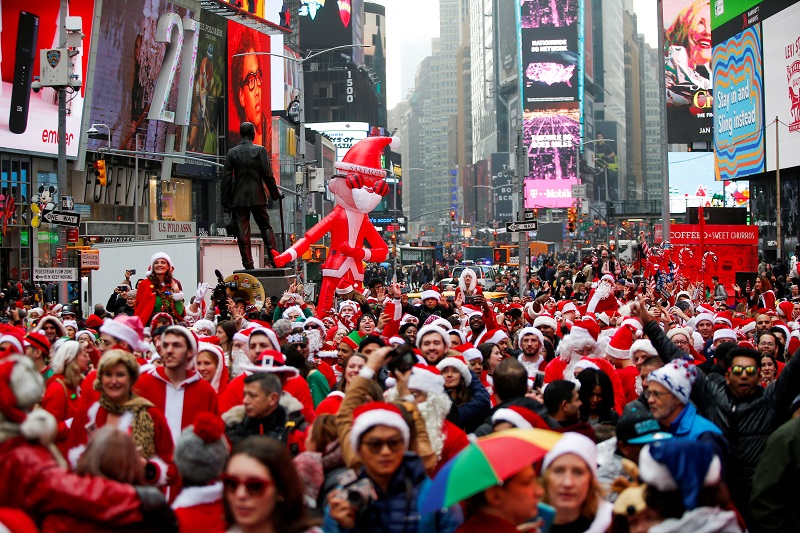 2020-11-28T022414Z_1_LYNXMPEGAR01L_RTROPTP_4_HEALTH-CORONAVIRUS-NEWYORK-SANTACON.JPG