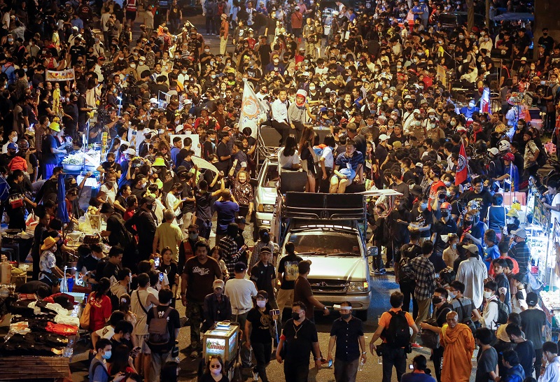 2020-11-28T124042Z_1_LYNXMPEGAR0AC_RTROPTP_4_THAILAND-PROTESTS.JPG