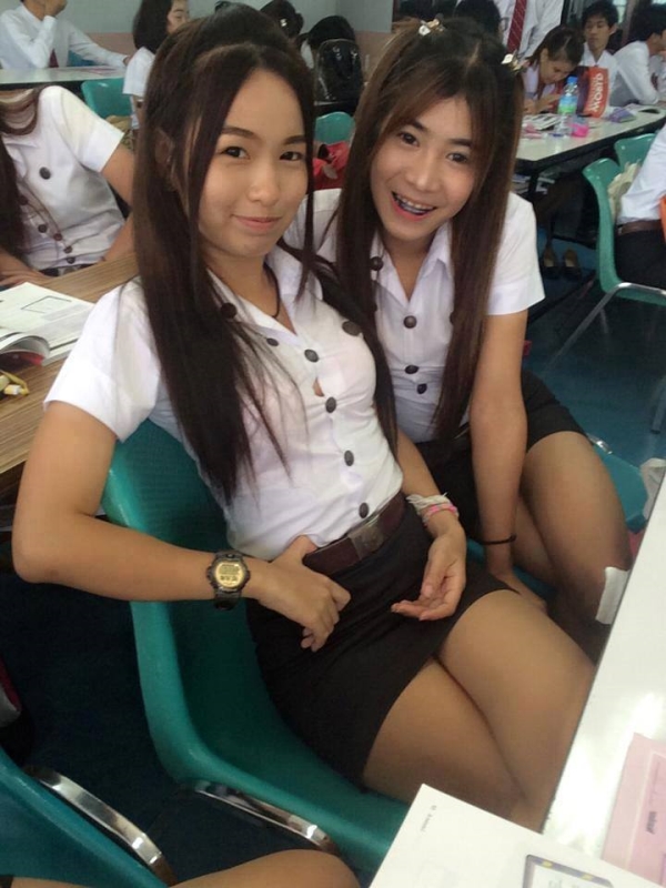 thai-uni-girls-friends-1.jpg.e2c7991bf41b7e2c9b7029f8ba68df04.jpg