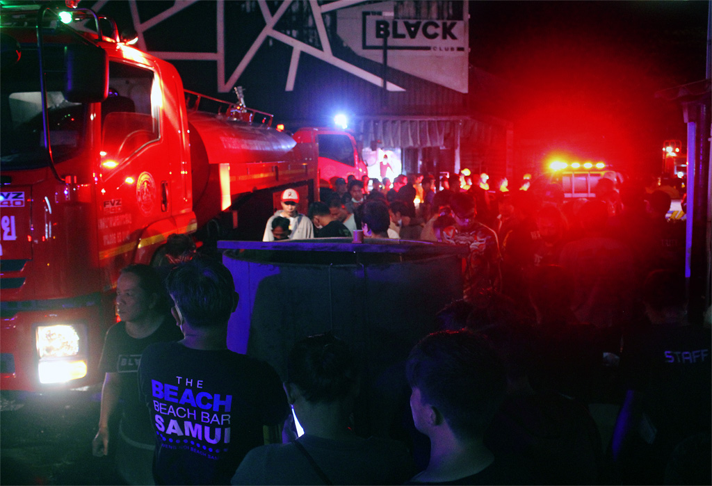 1291189846_wIMG_0737_Black-club-firecopy.jpg.7052dccfffb9f0753ab3565dfc15cde8.jpg
