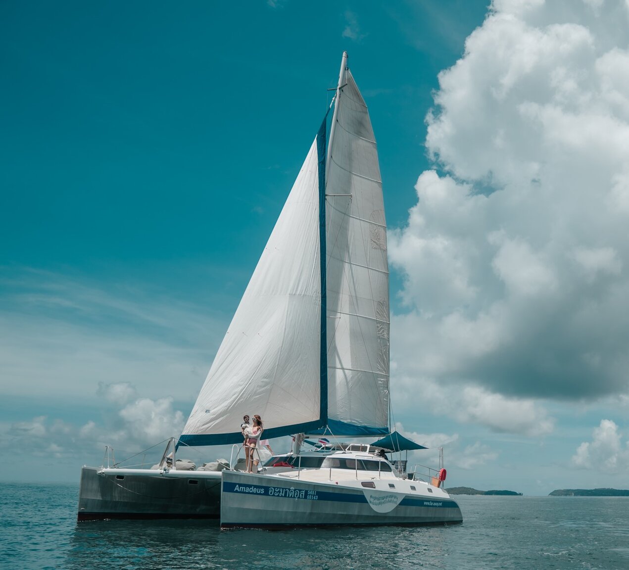 Amadeus under sail.jpg