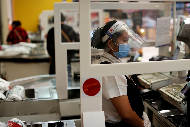 2020-12-04T091744Z_1_LYNXMPEGB30HU_RTROPTP_4_THAILAND-ECONOMY.JPG